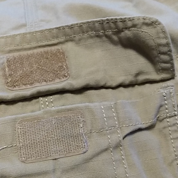 The North Face Khaki Cargo Shorts men's Size 40 Regular - Picture 8 of 9